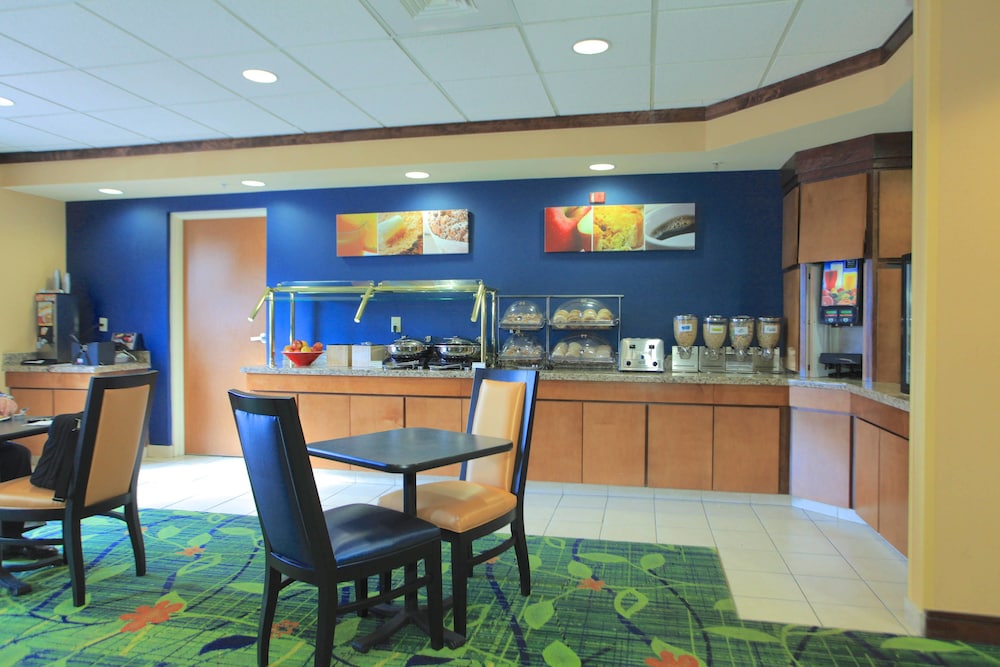 Fairfield Inn and Suites Jacksonville Beach 41/54