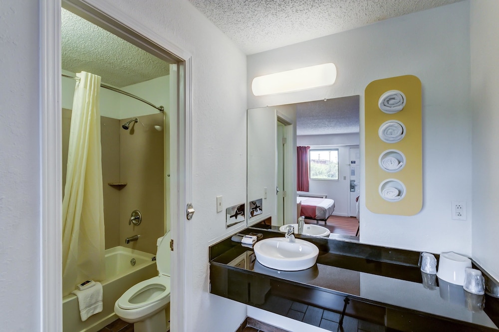 Motel6 Berea, KY 19/39