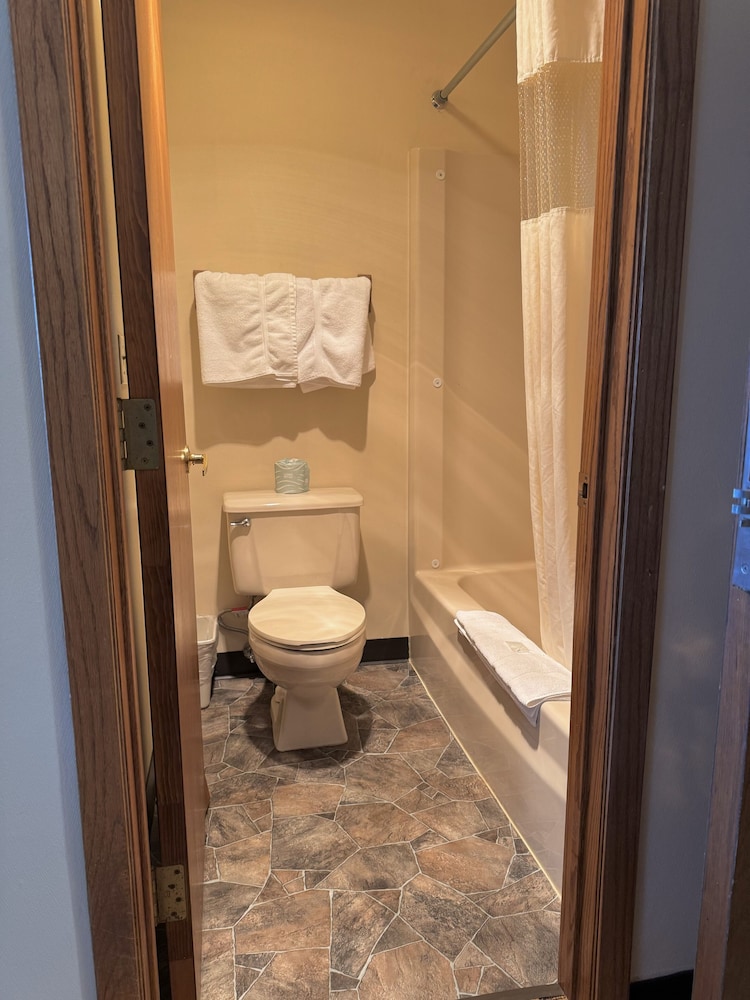 Wrangler Inn Mobridge 38/38