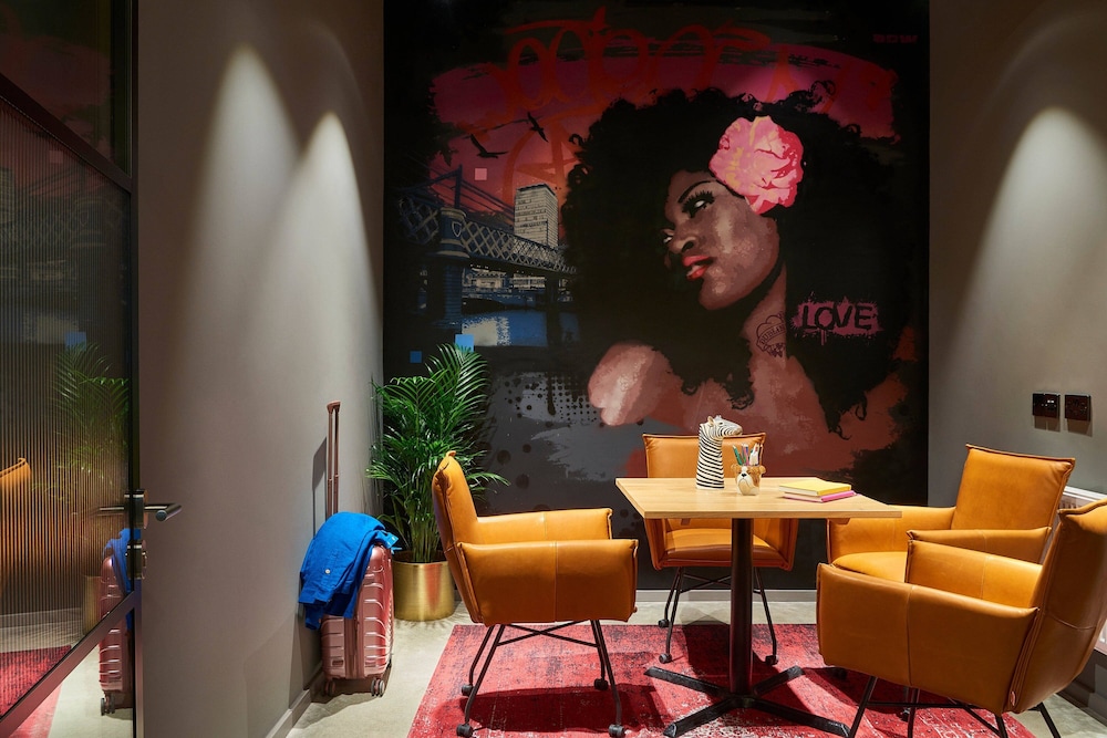 Moxy Dublin City 8/42