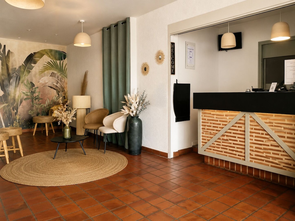 HOTEL LA BELLE POULE 26/44