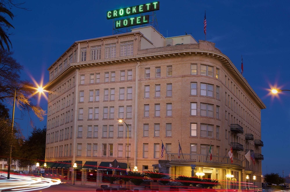 CROCKETT HOTEL 3/77