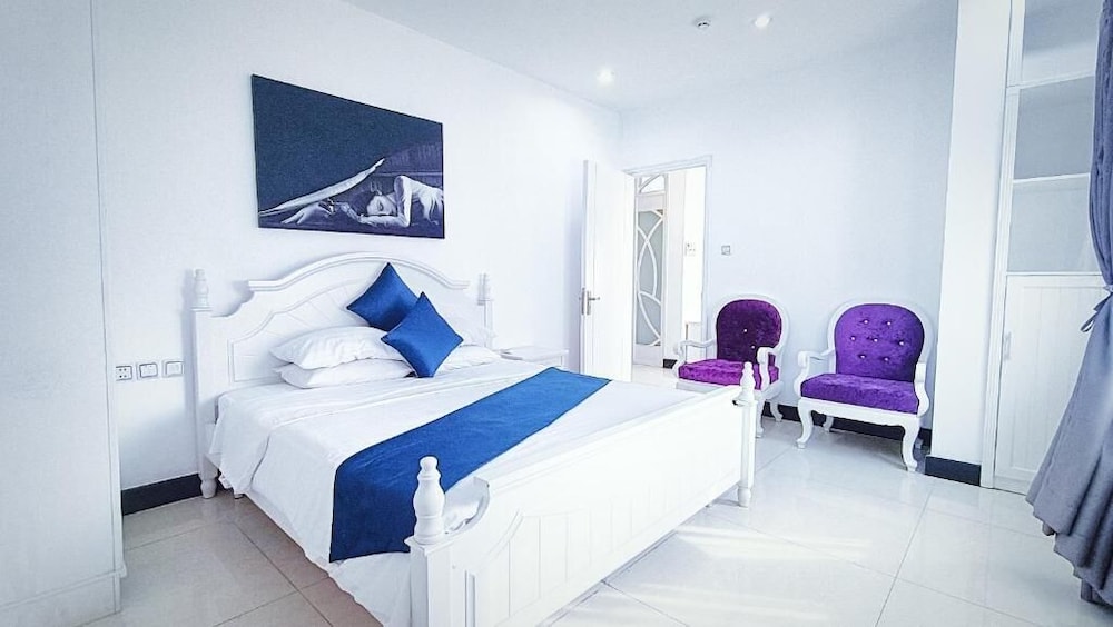 Queen Central Apartment-Hotel 10/26