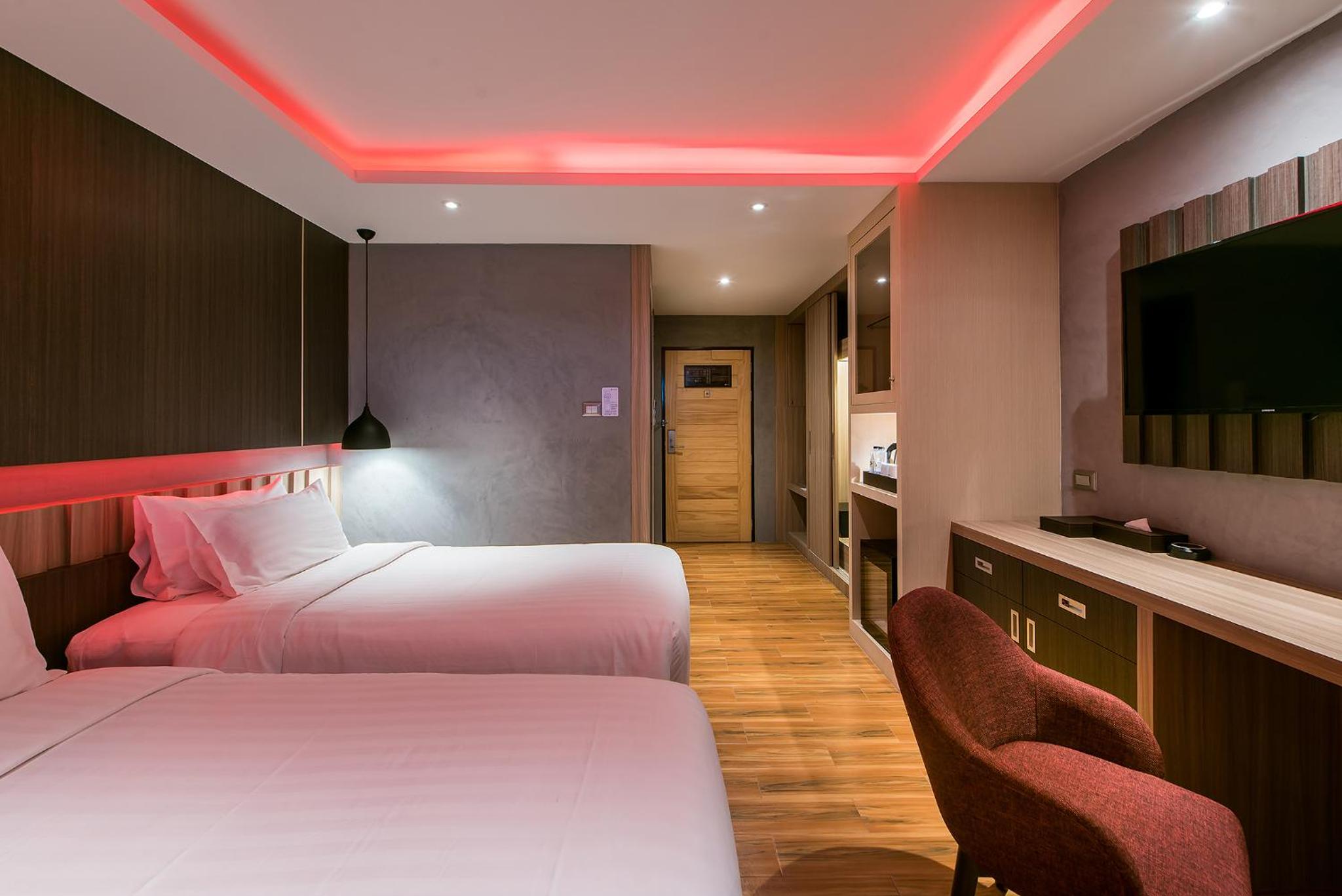 DELUXE, TWIN BEDS