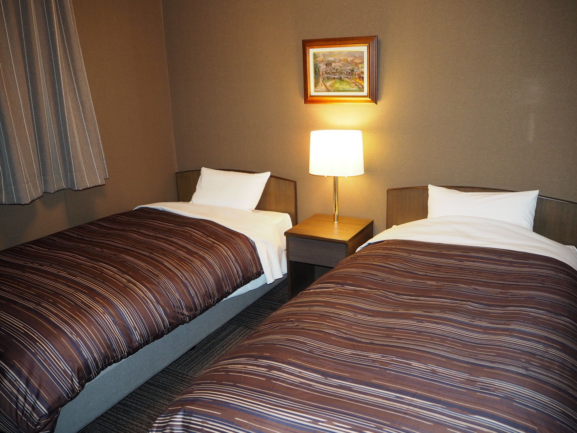 ROOM, TWIN BEDS, SMOKING
