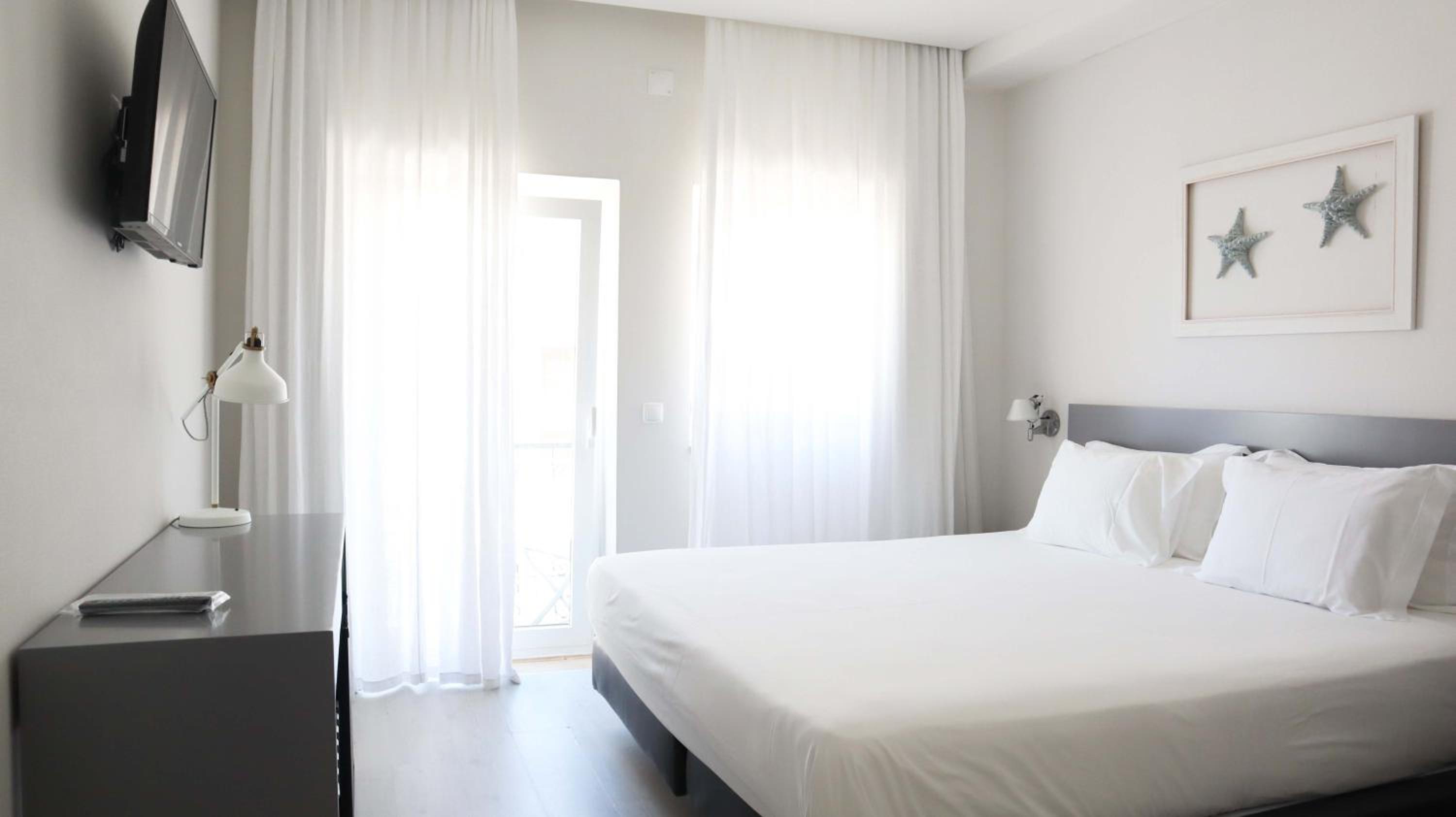 Room, Double Bed, Lateral Side Sea View, Balcony 3/6