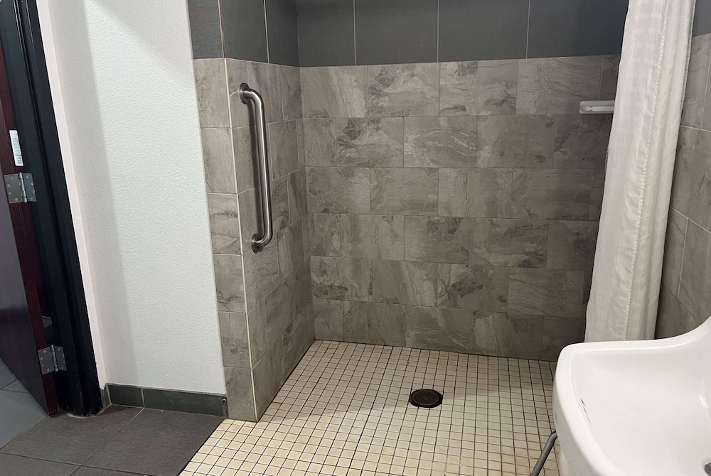 Days Inn by Wyndham Alva 23/24