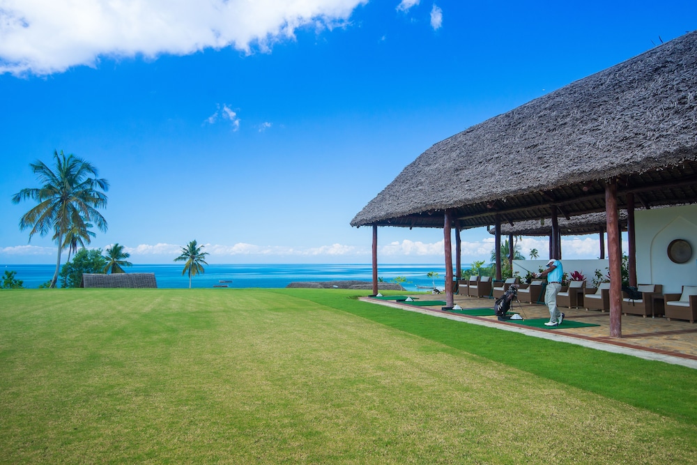 Sea Cliff Resort and Spa Hotel in Mangapwani