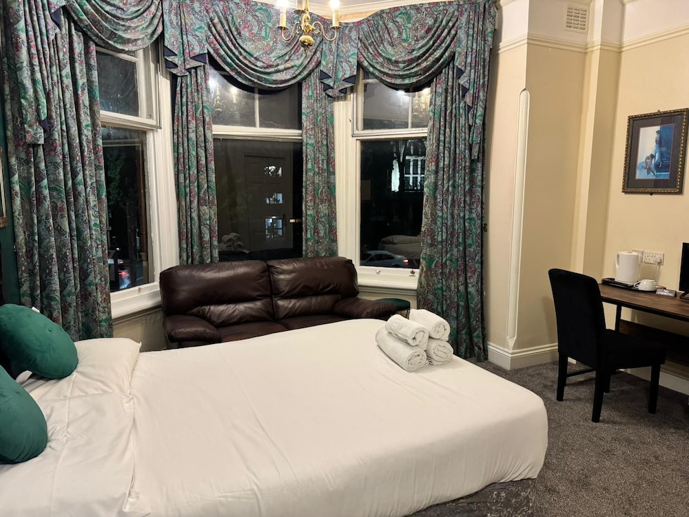 Regency Hotel 19/50