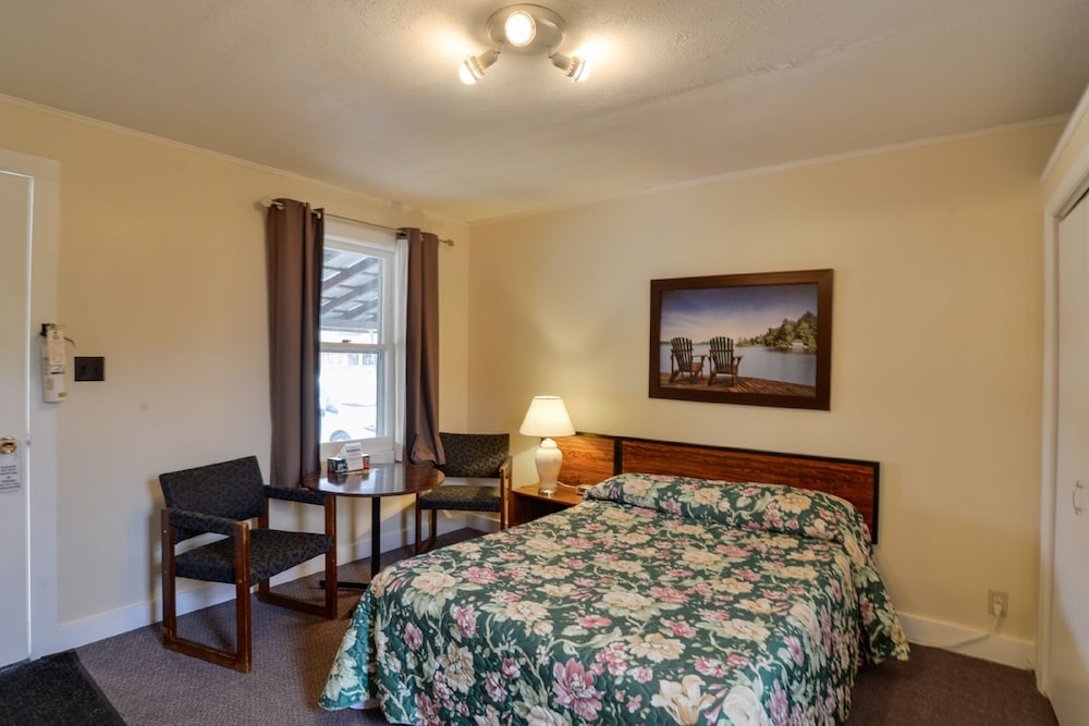 Oakwood Motel 23/56
