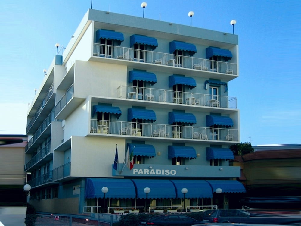 Hotel Paradiso 1/50