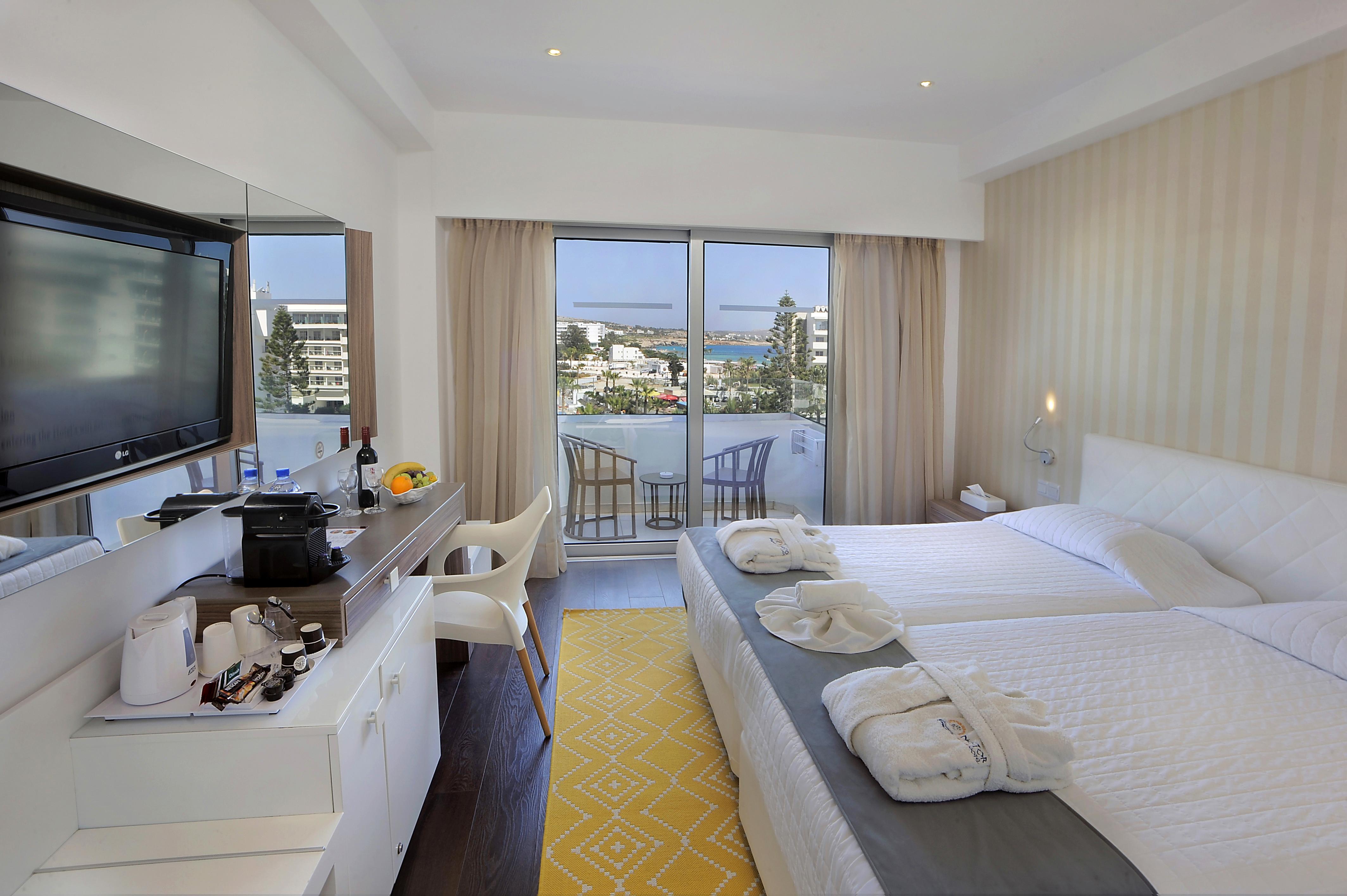 Deluxe, Side Sea View, Balcony