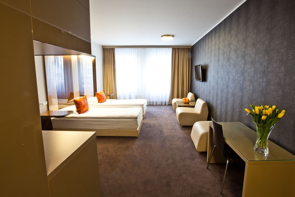 PLATINUM PALACE APARTMENTS 35/46