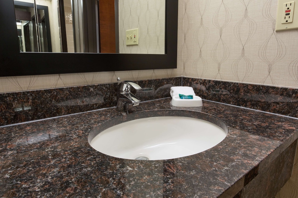 2 Rooms, Suite, King Bed, Sofa, Drury Inn & Suites Near the Galleria Houston 5/5