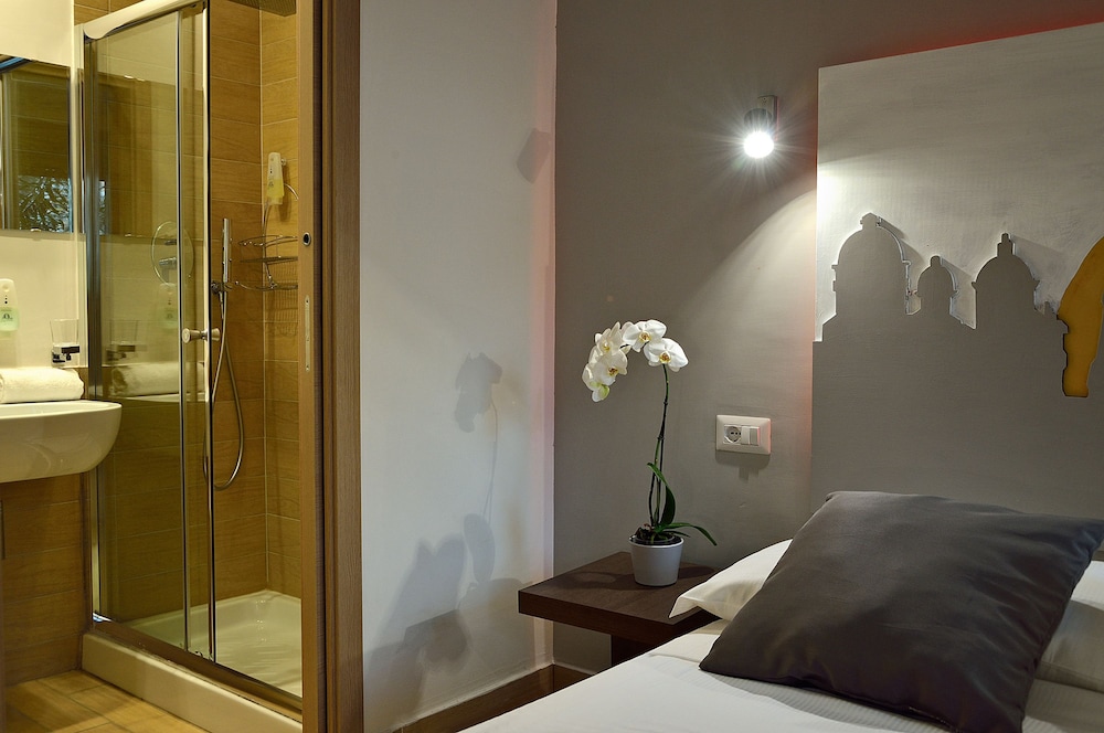 94rooms Vatican Vigliena 32/71