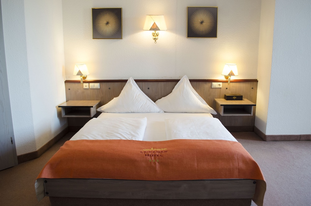 غرفة عائلية رباعية بسرير مزدوج بإطلالة على الحديقة مع أريكة، Leipziger Hotel 3/5