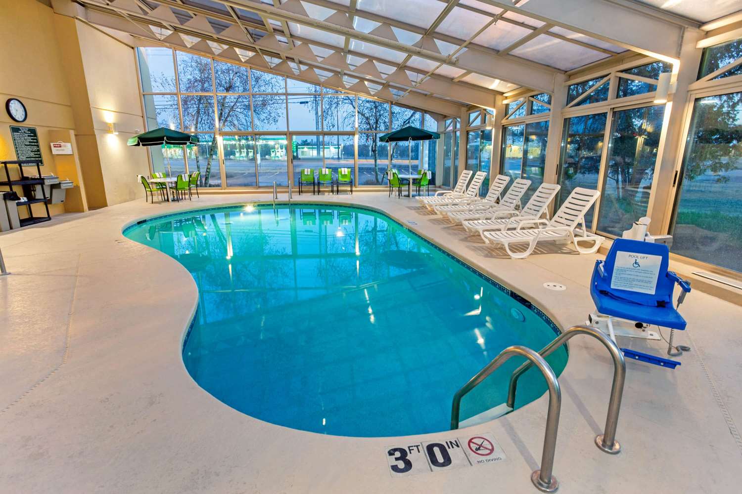 La Quinta Inn Suites By Wyndham Stevens Point 17/24