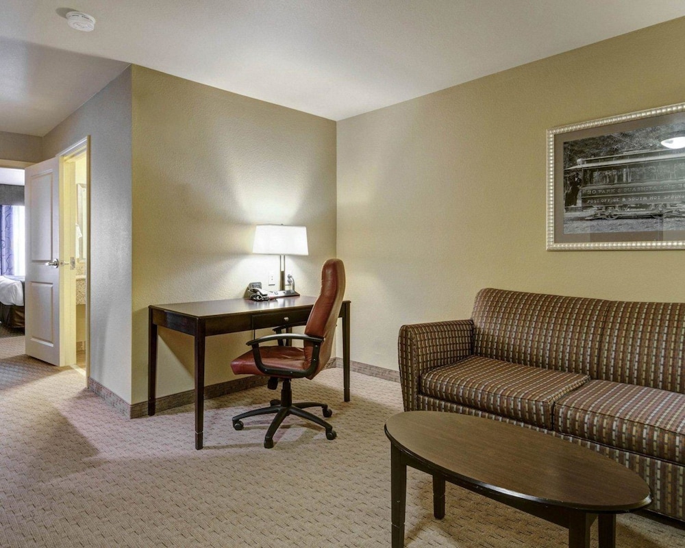 Comfort Suites Hot Springs 30/49