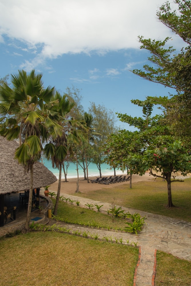 Bahari Dhow Beach Villas 7/61