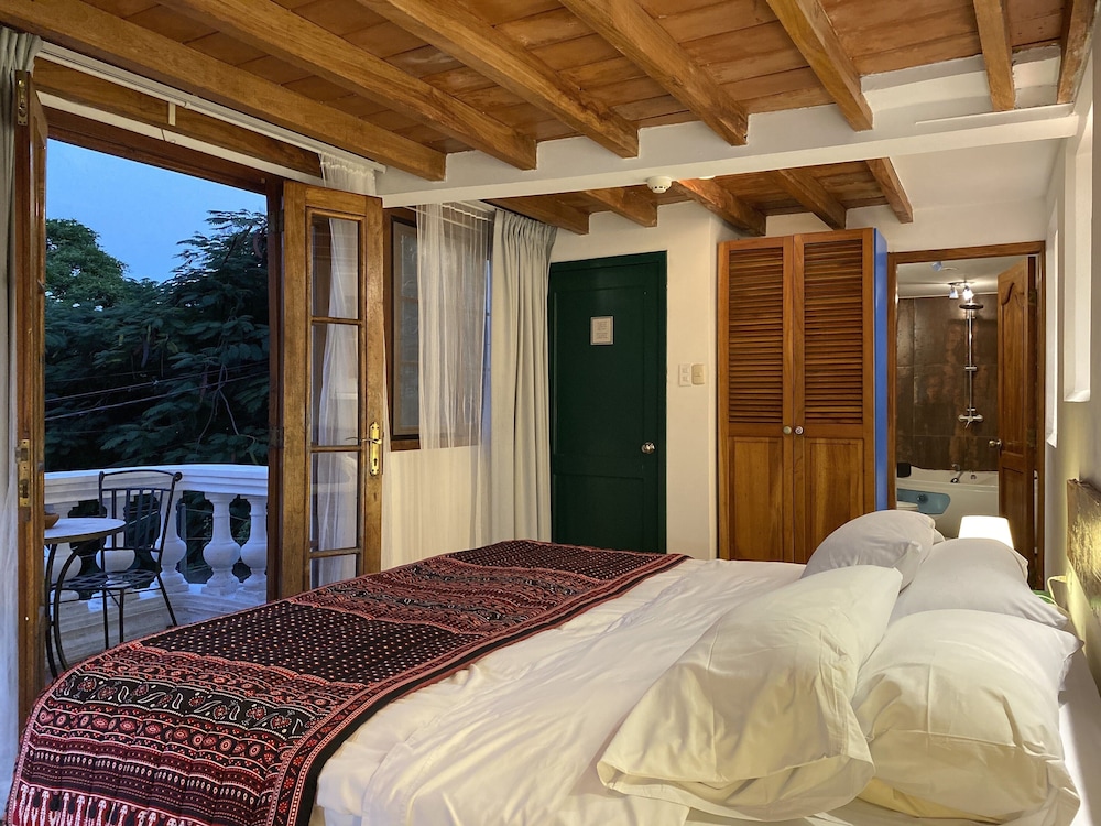 Nazu House Bed Breakfast 9/69