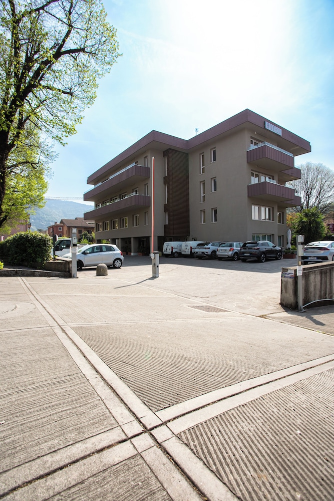 Hotel Regal Apartments 66/76