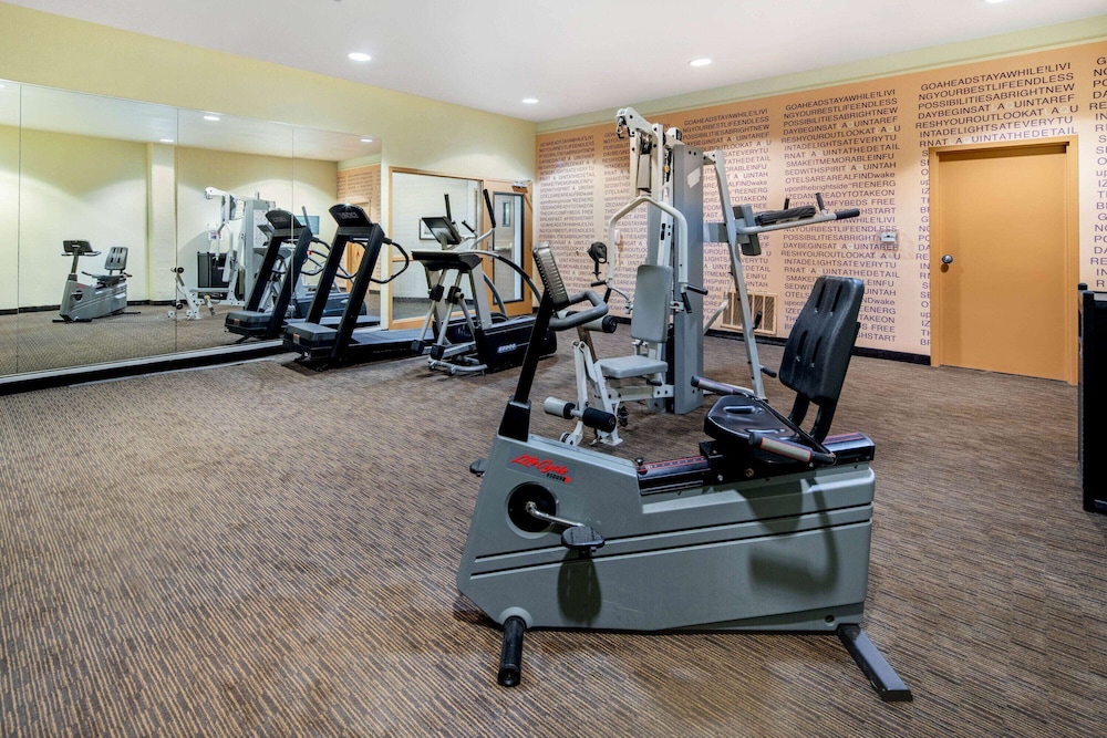 La Quinta Inn & Suites by Wyndham Irvine Spectrum 32/49