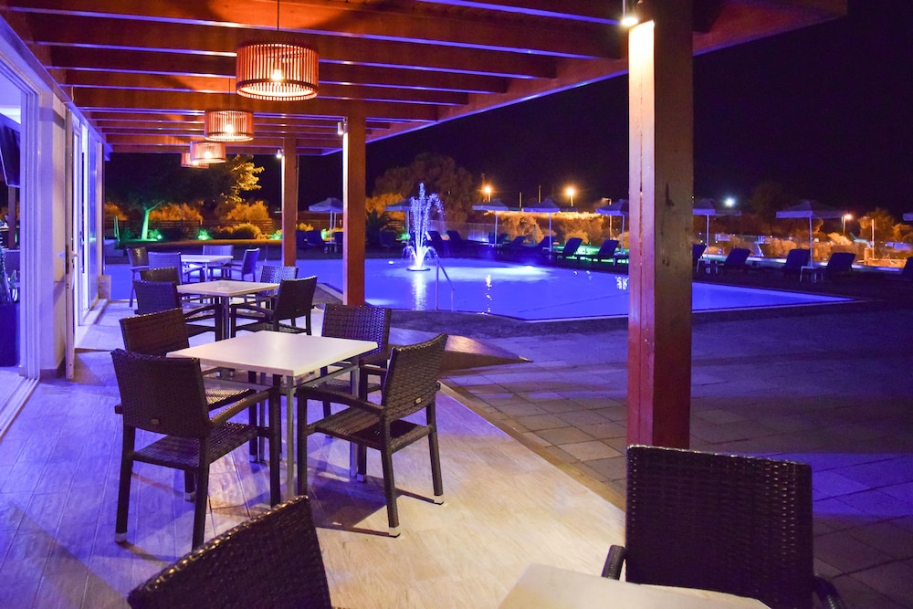 Zoes Hotel 27/36
