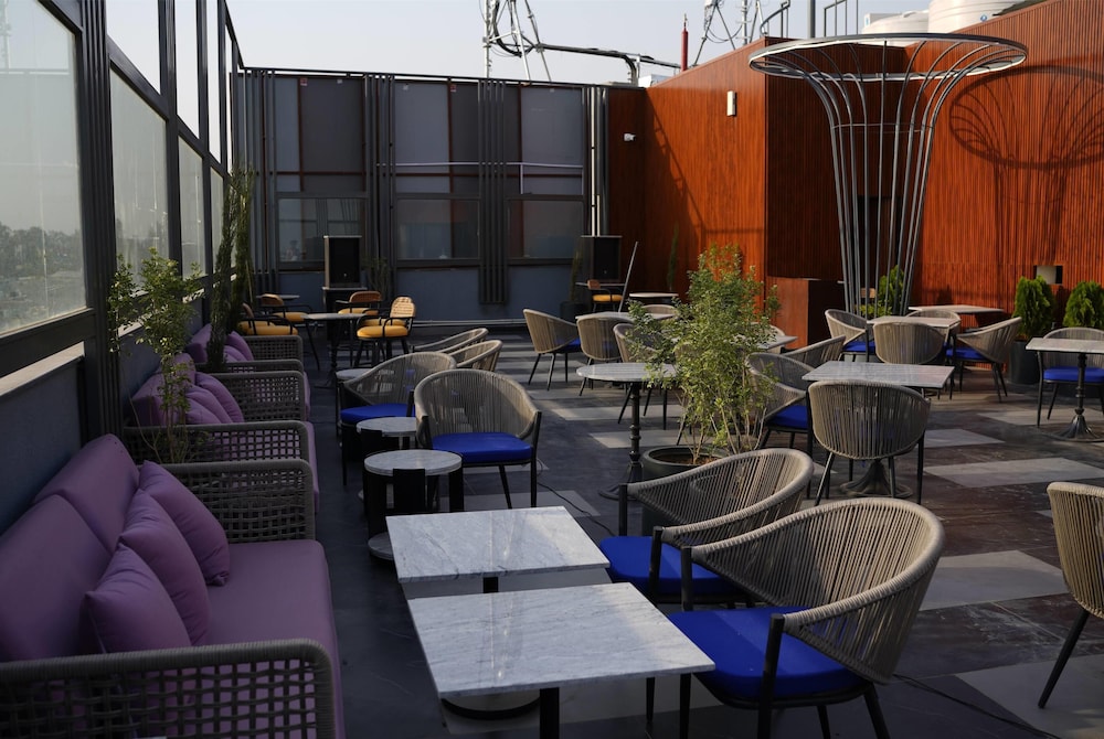 Ramada Plaza by Wyndham Chandigarh Zirakpur 58/58