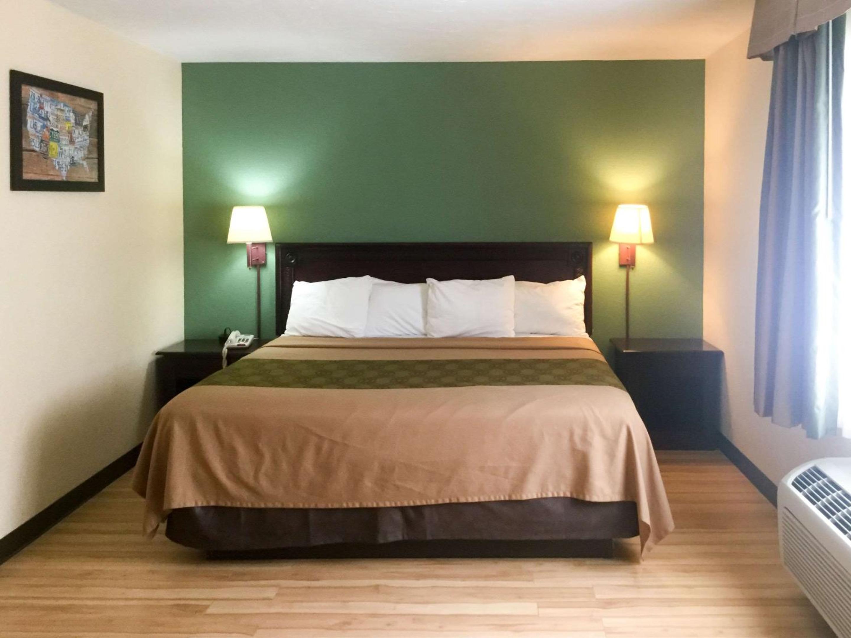 ROOM, KING BED