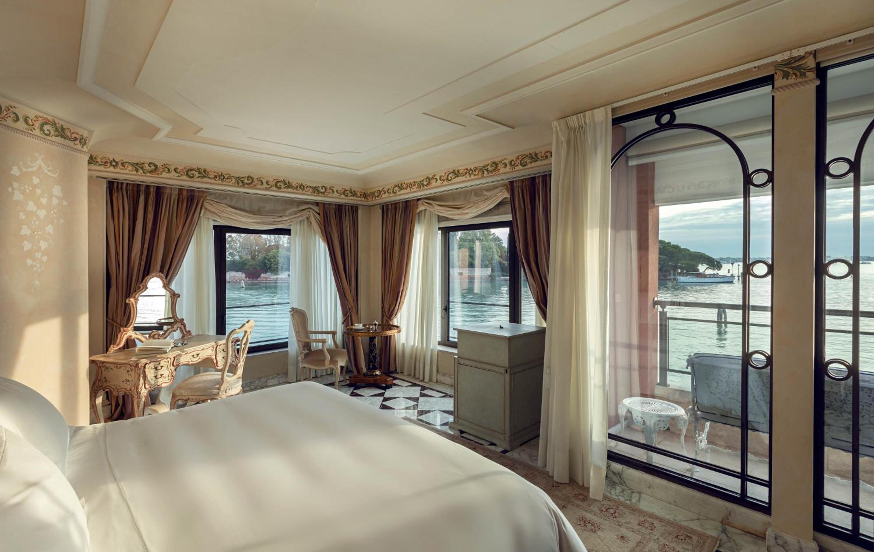 Signature, Suite, Lagoon View, Plunge Pool
