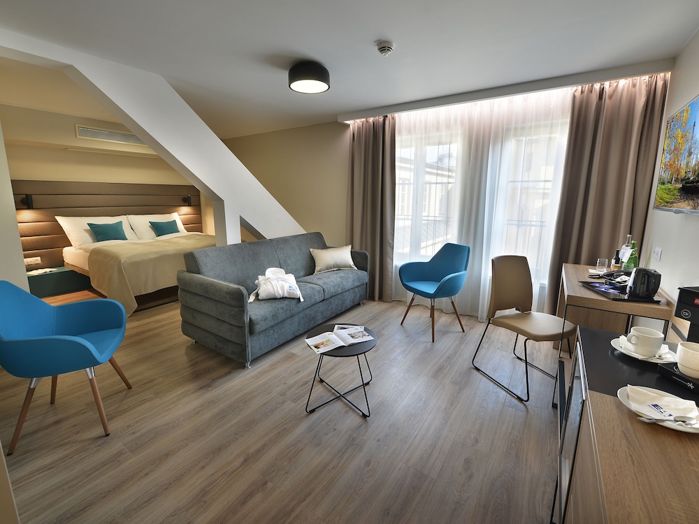 Ea Hotel New Town 24/47