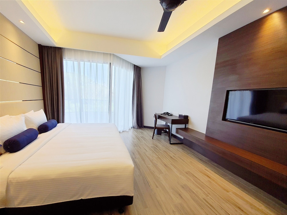 Pacific Regency Beach Resort Port Dickson 12/48