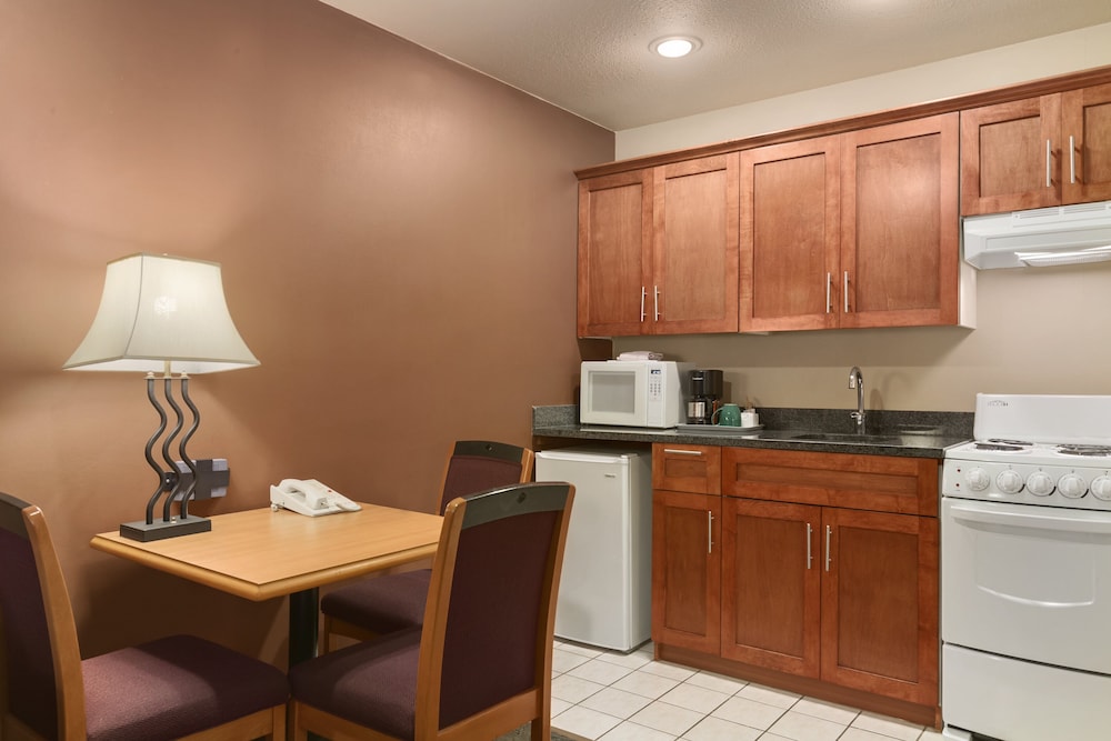 Poco Inn And Suites Hotel Conference Centre 49/58