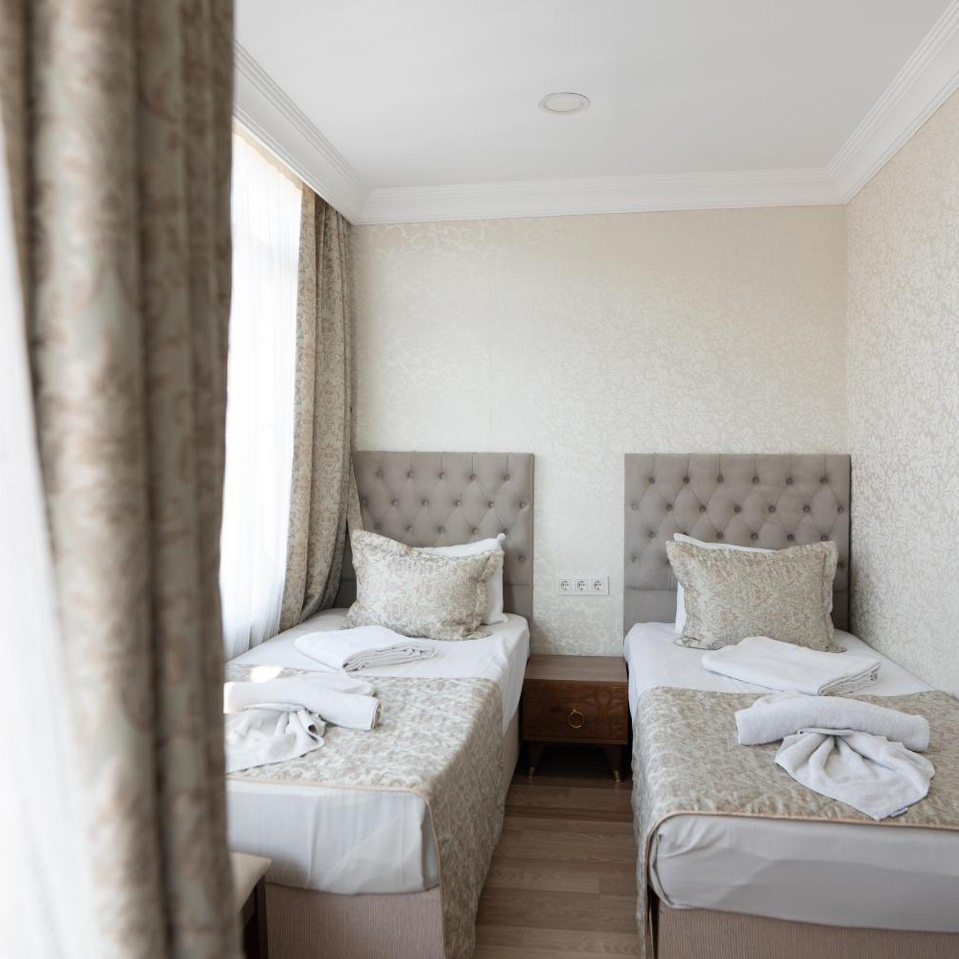 Room, Quadruple