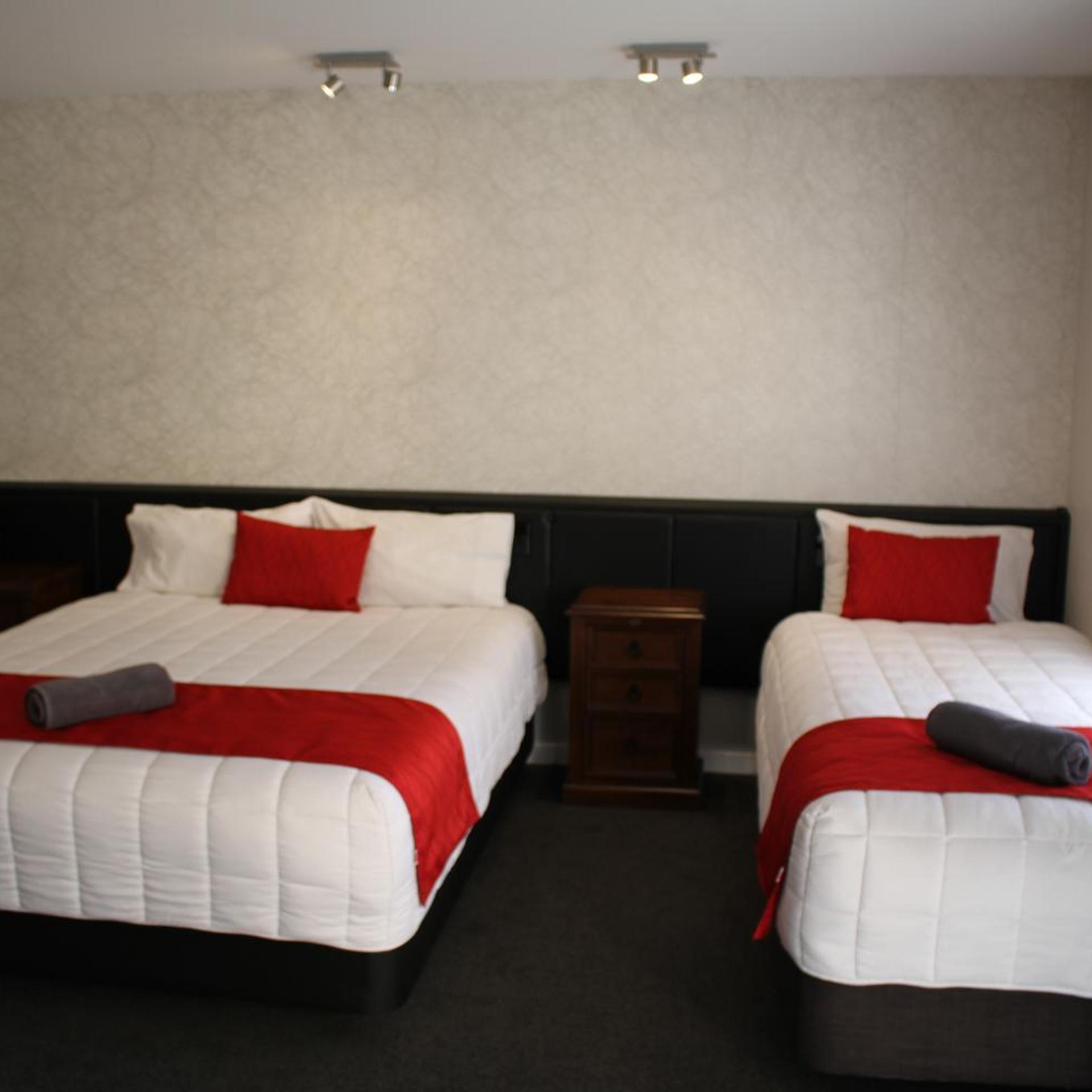 Birchwood Manor Motel 10/50