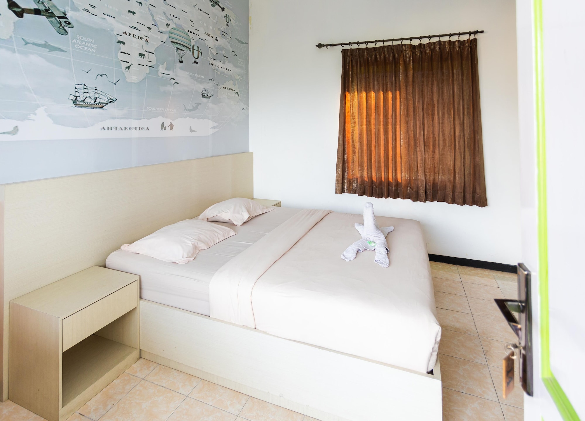 STANDARD, KING BED, POOL VIEW