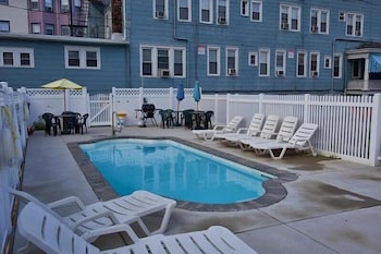 Ocean Breeze Hotel 2/61