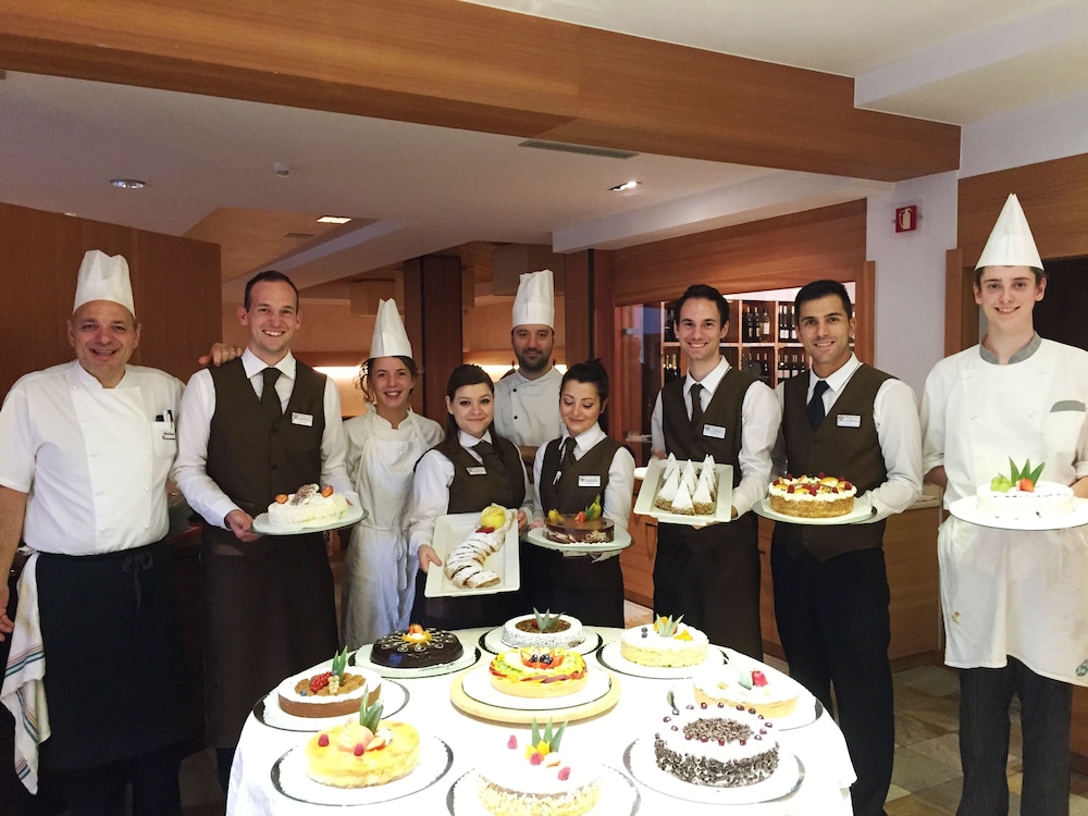 Parkhotel Ladinia 41/50