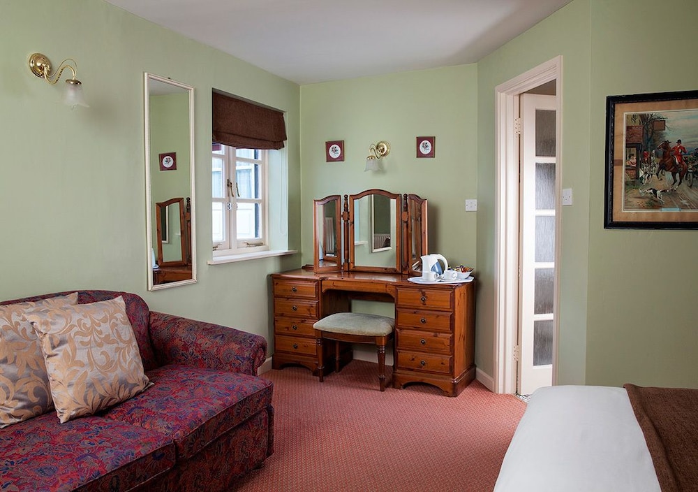 THE WHITE HART HOTEL 33/48