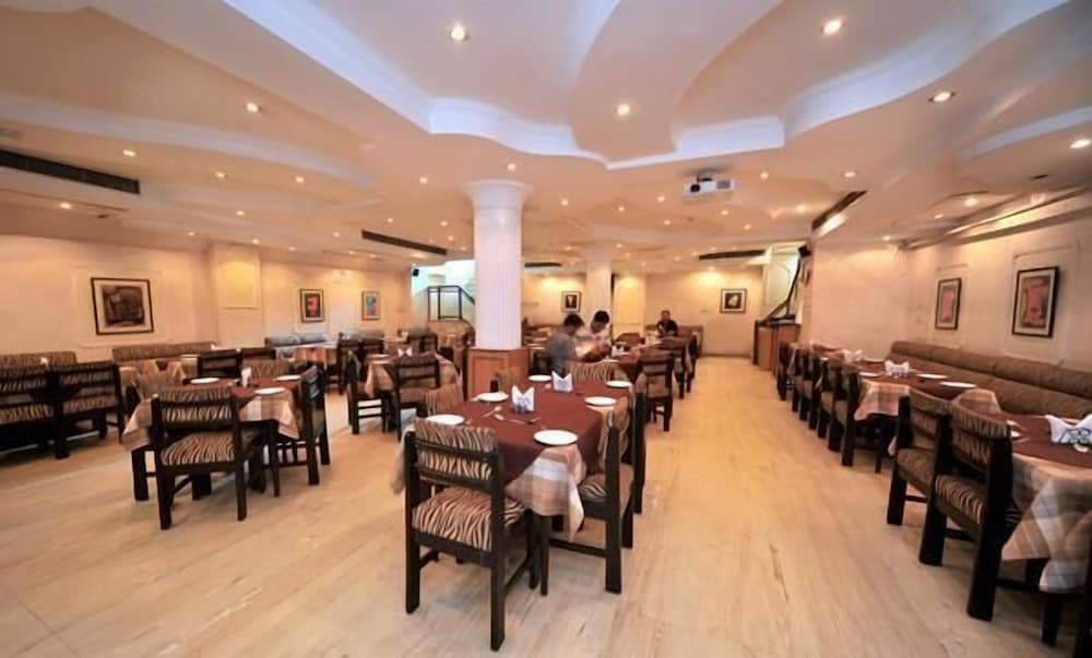 Jullundur Hotel 33/49