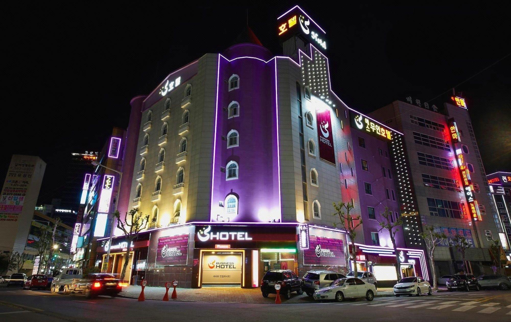 S Hotel 5/33