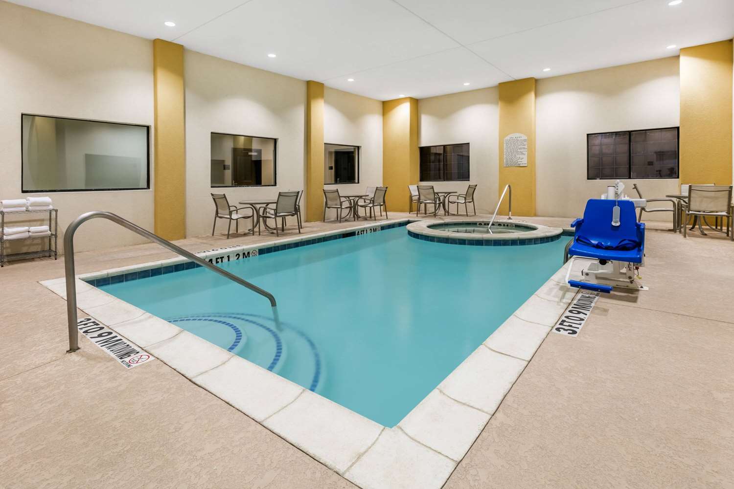 Days Inn by Wyndham Salado 10/24