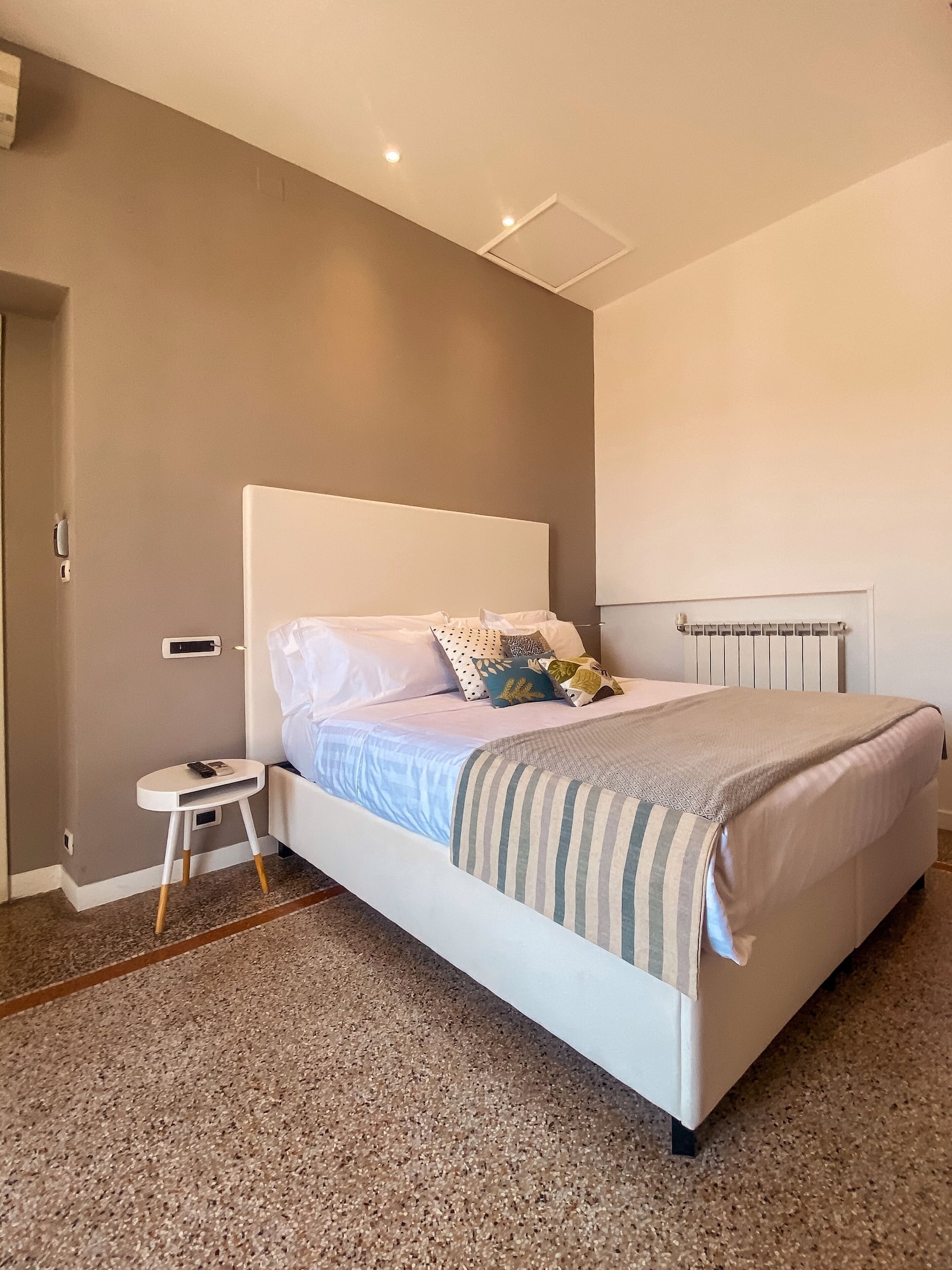 COMFORT, DOUBLE OR TWIN BED, BALCONY