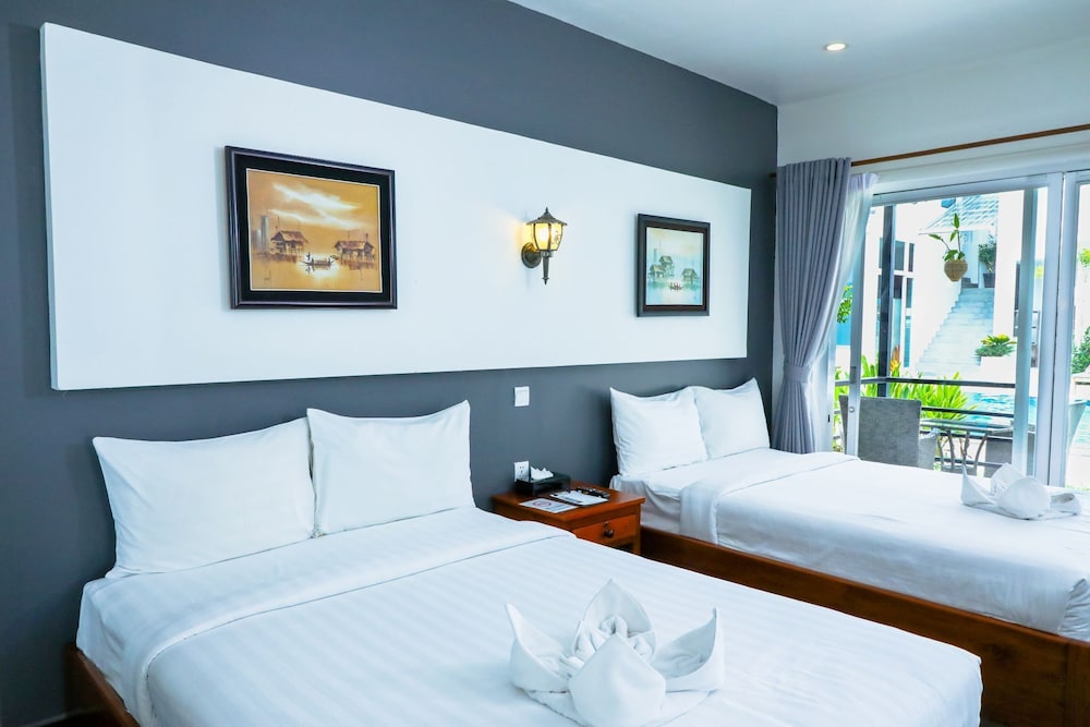 Deluxe, 2 Double Beds, Pool Side, Pool Access