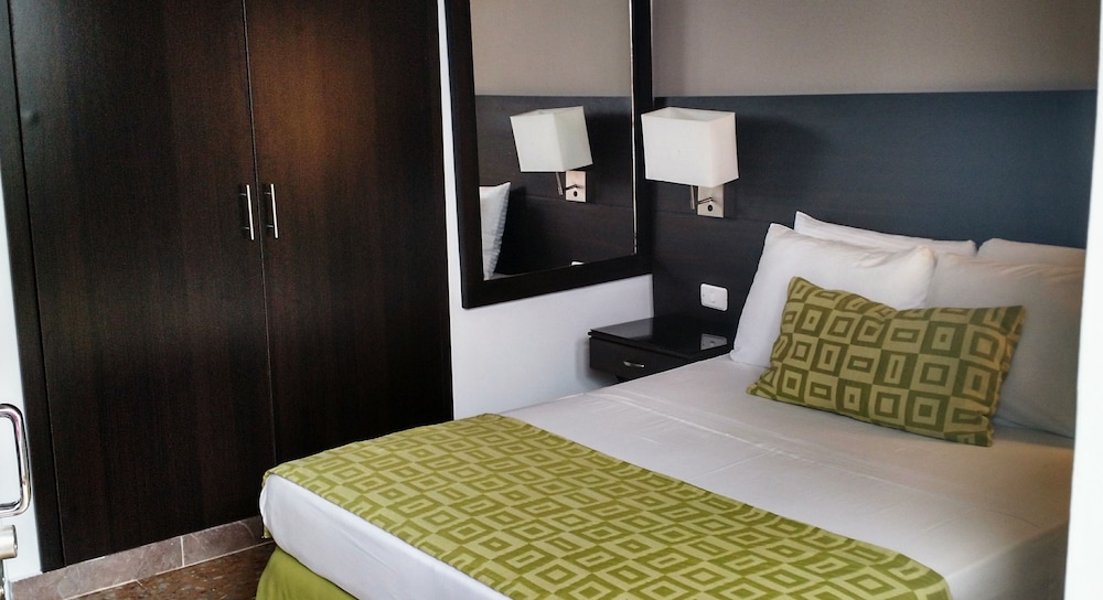 Hotel Manantial 30/68