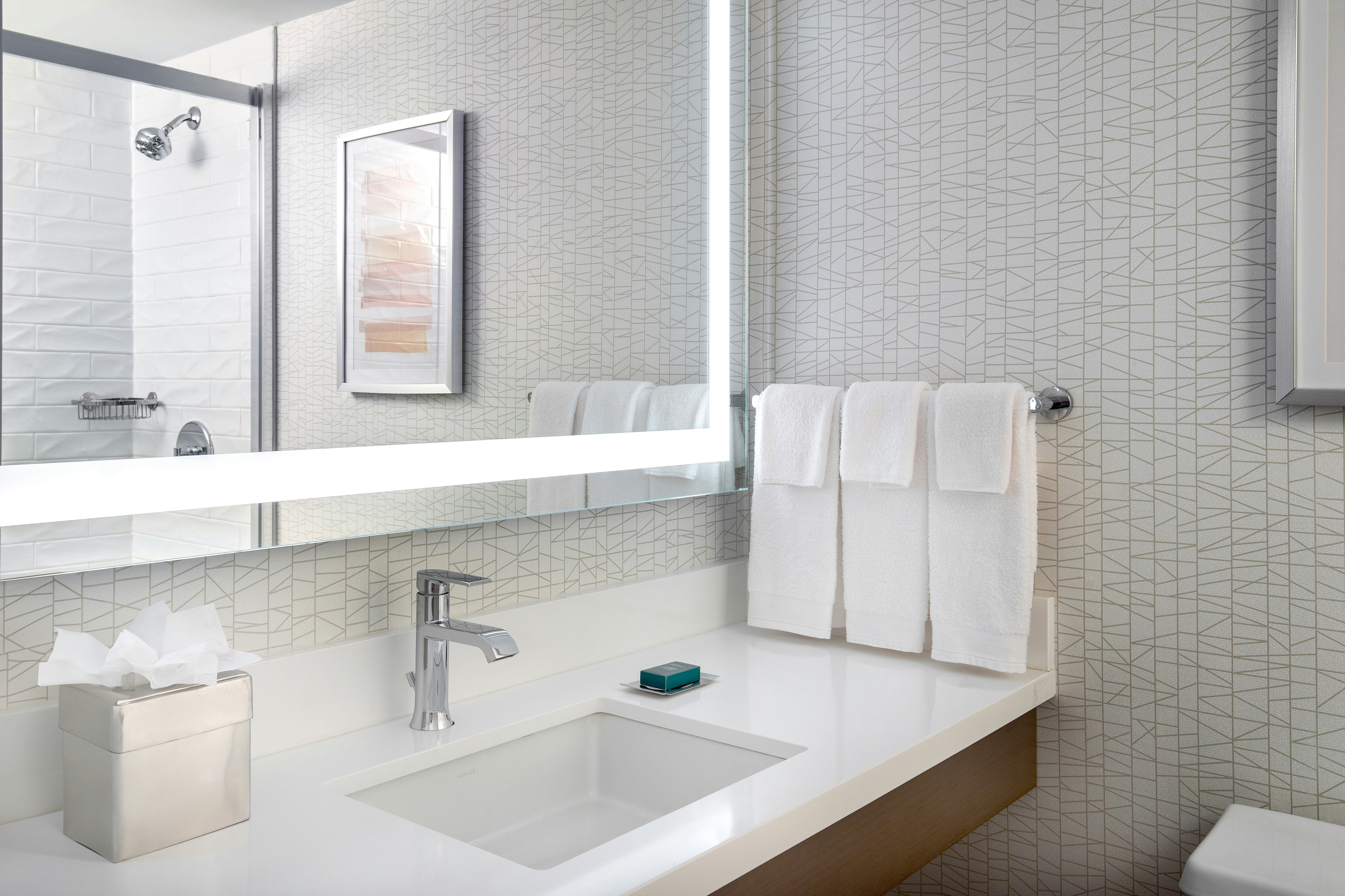 Junior Suite, King Bed, DoubleTree by Hilton Chicago - North Shore Conference Center 3/5