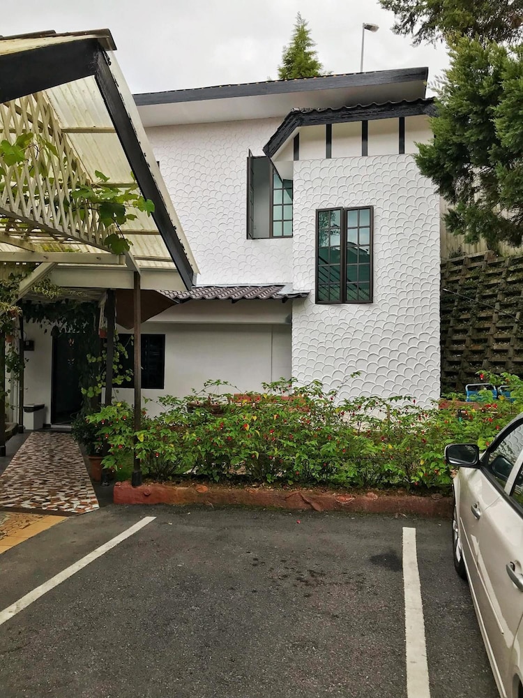 Cameronian Inn 10/69