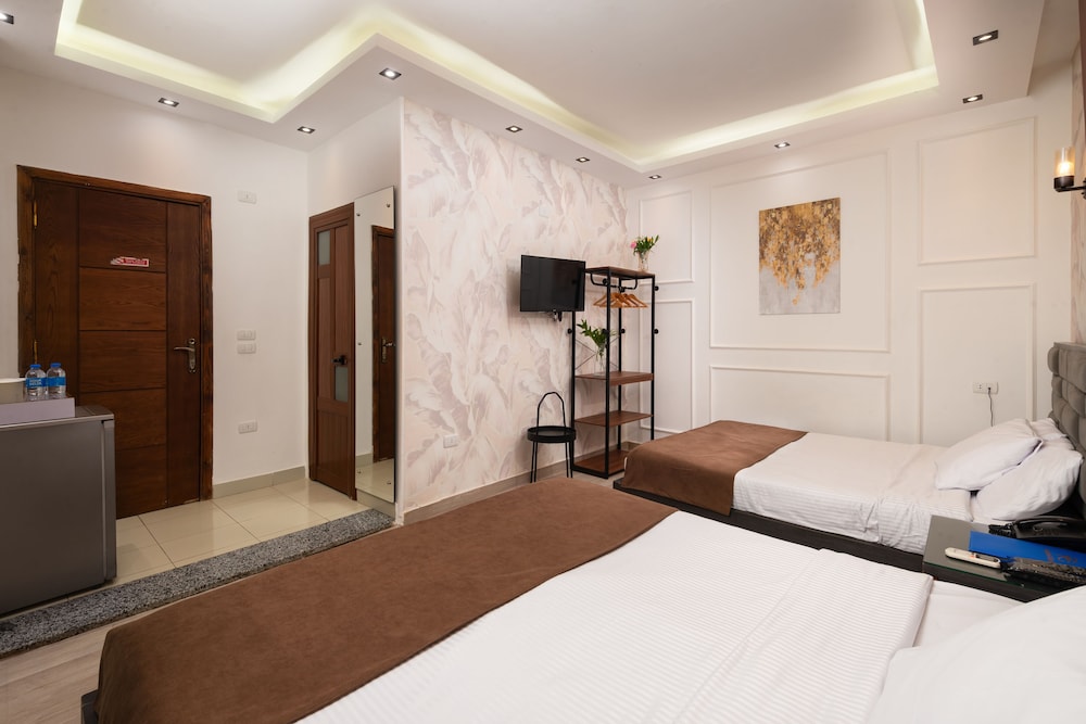 Capital Hotel 30/50
