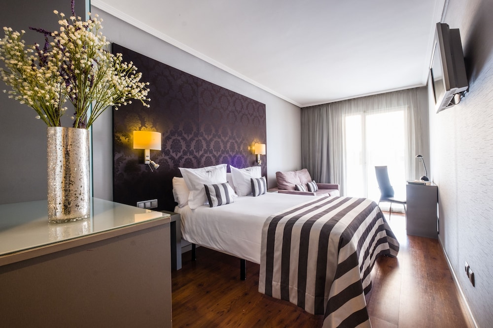 Hotel Num 23/53
