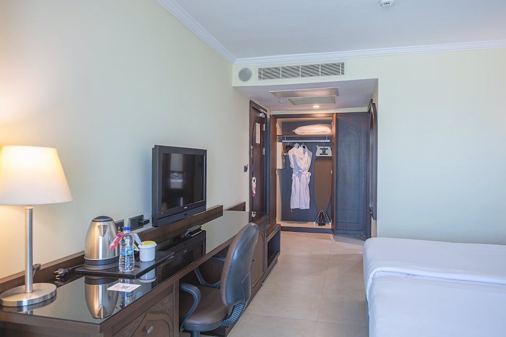 Crowne Plaza Antalya 61/83